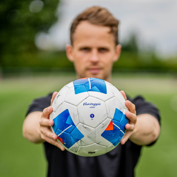 F5N4900 Piłka nożna meczowa Molten Vantaggio FIFA Quality PRO